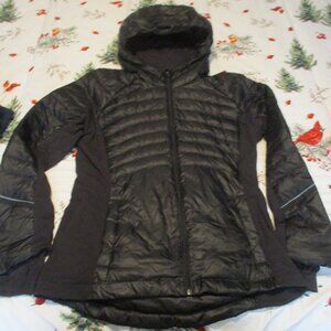 Lululemon Down For A Run 800 Goose Down Jacket in Black 12